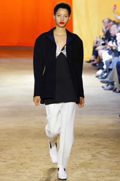 Look 11